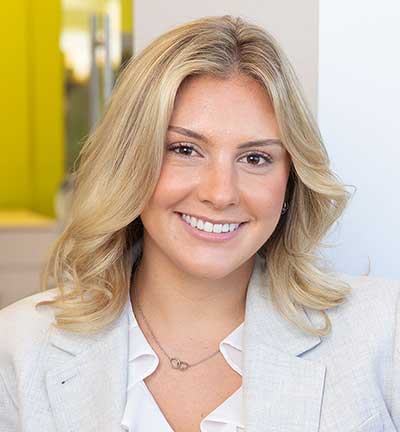 Caroline Zimmer / Client Service Associate
